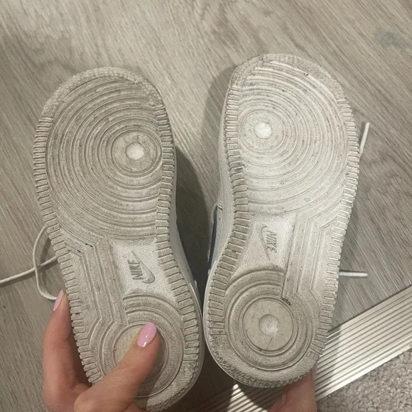 Nike Air Force 1 Boys White and Blue Sneakers - Picture 6 of 6